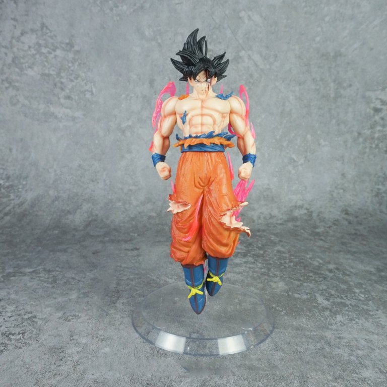 Figura Goku 23cm con Base