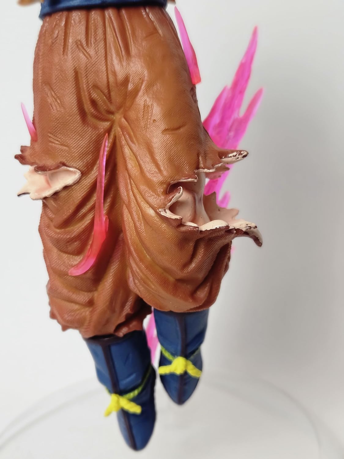 Figura Goku 23cm con Base
