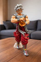 Figura Goku Ultra Instinto 28cm Aprox | Con Esfera del Dragón