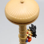 Figura Goku Escalando Torre Karin 35cm