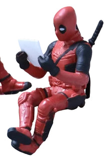 Figura Deadpool Leyendo