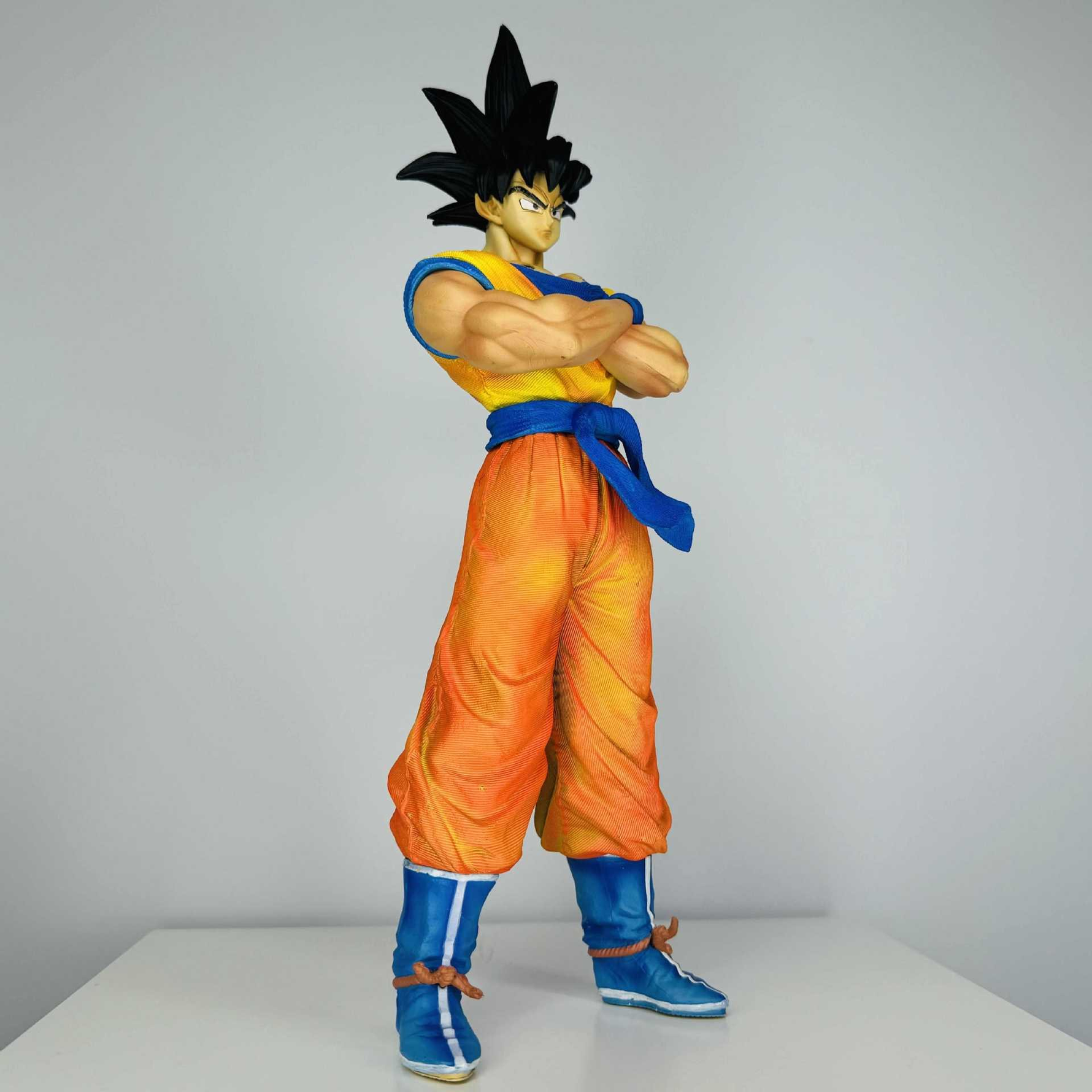 Figura Goku 32cm Aprox | Gi Naranja Brazos Cruzados