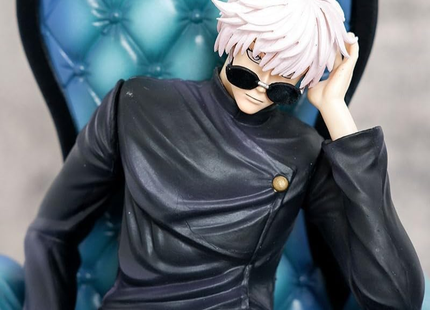 Figura Gojo Satoru Sentado Jujutsu Kaisen 25cm Aprox