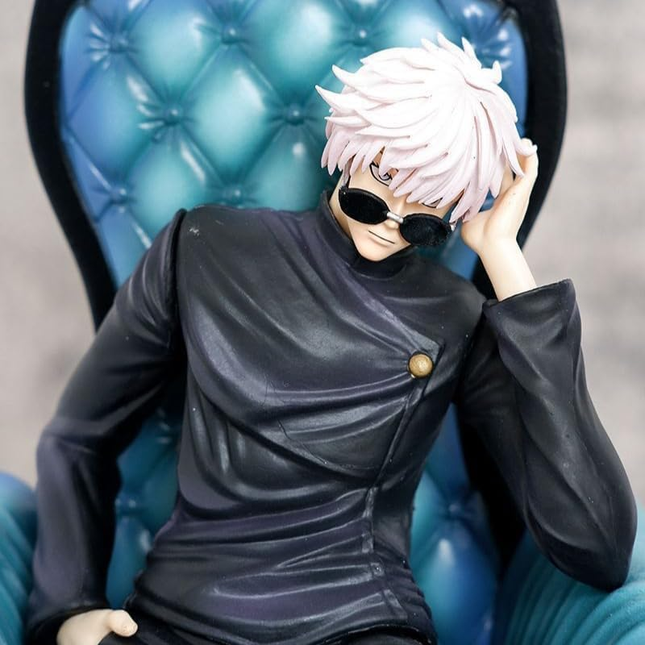 Figura Gojo Satoru Sentado Jujutsu Kaisen 25cm Aprox