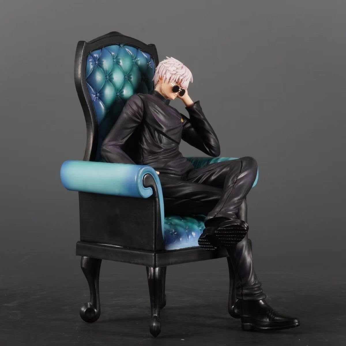 Figura Gojo Satoru Sentado Jujutsu Kaisen 25cm Aprox