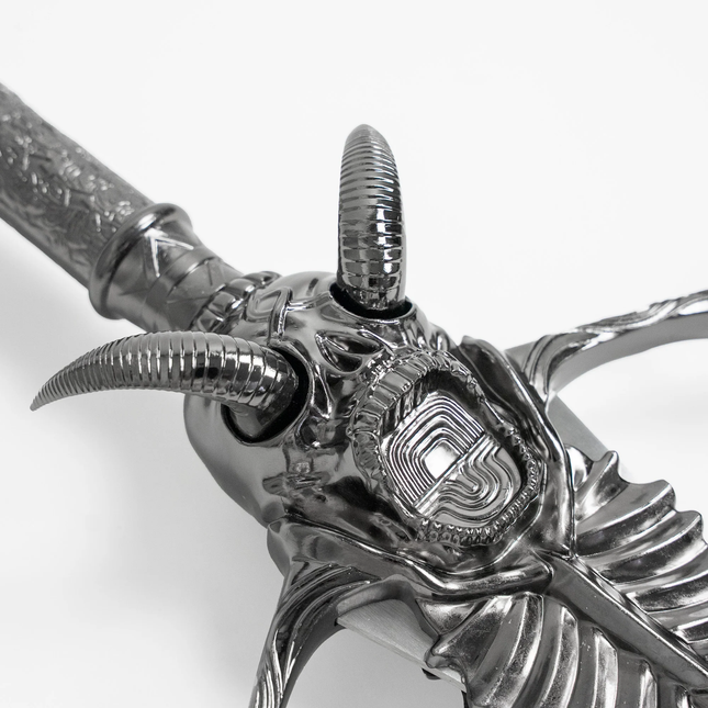 Espada Calavera de Acero + Soporte 132cm Aprox